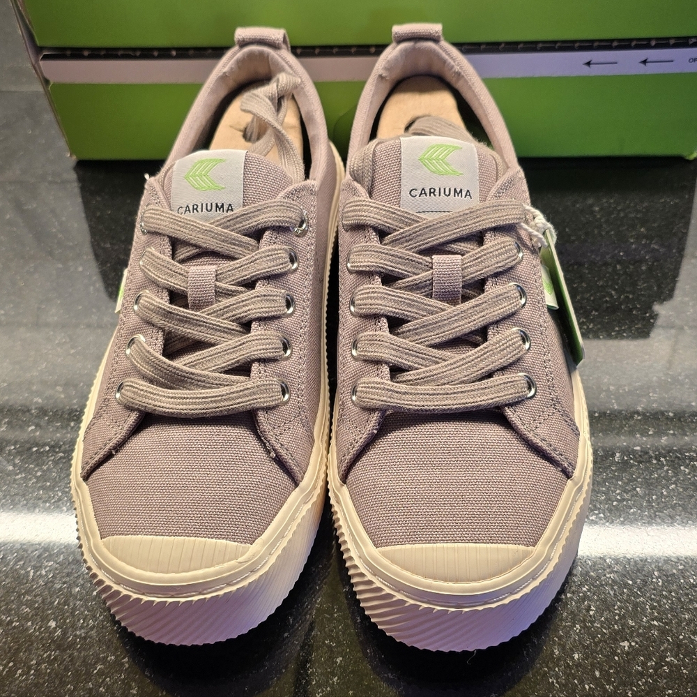 NIB Cariuma Canvas Sneakers in Light Gray